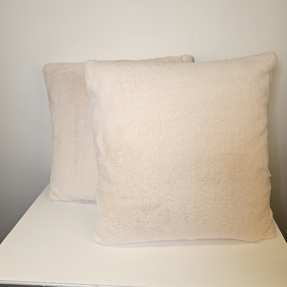 Two light ballerina pink faux fur decorative square accent pillows 19x19 inches - Picture 4 of 4